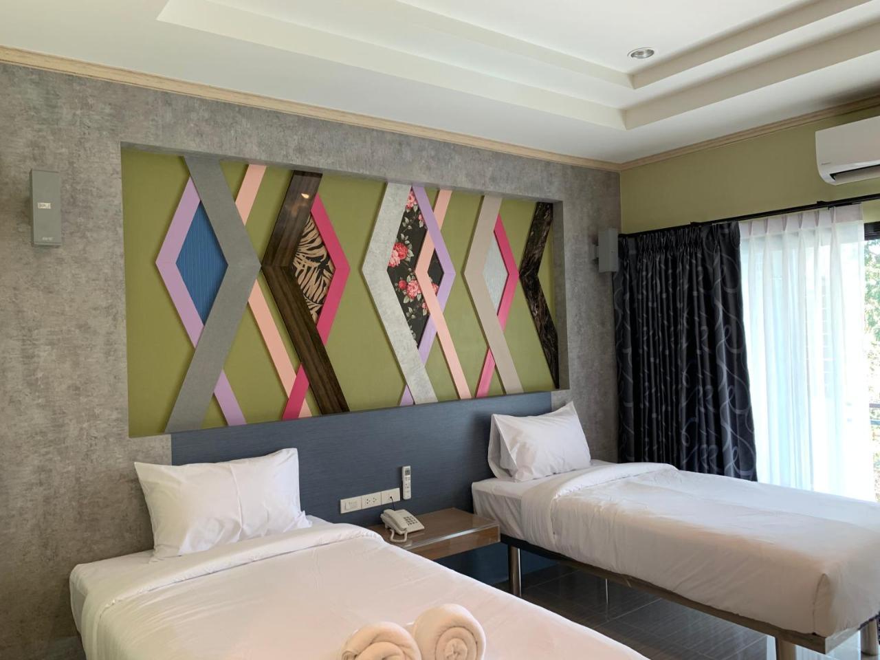 โรงแรมมาลินี Szurin Kültér fotó