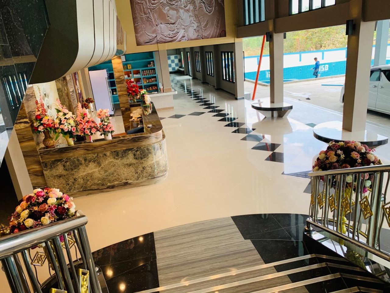 โรงแรมมาลินี Szurin Kültér fotó