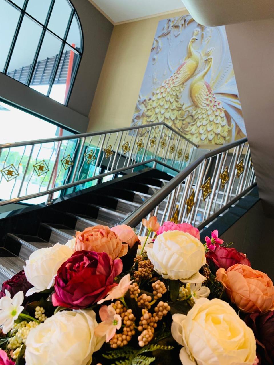 โรงแรมมาลินี Szurin Kültér fotó