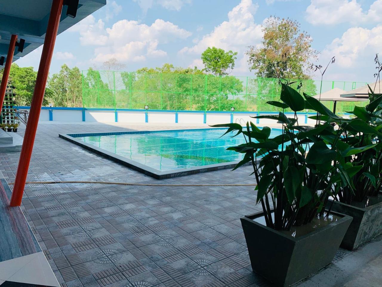 โรงแรมมาลินี Szurin Kültér fotó